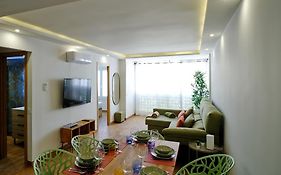 Leo Home- Bright & Centric 3 Bedrooms Apartment With Private Parking Included
